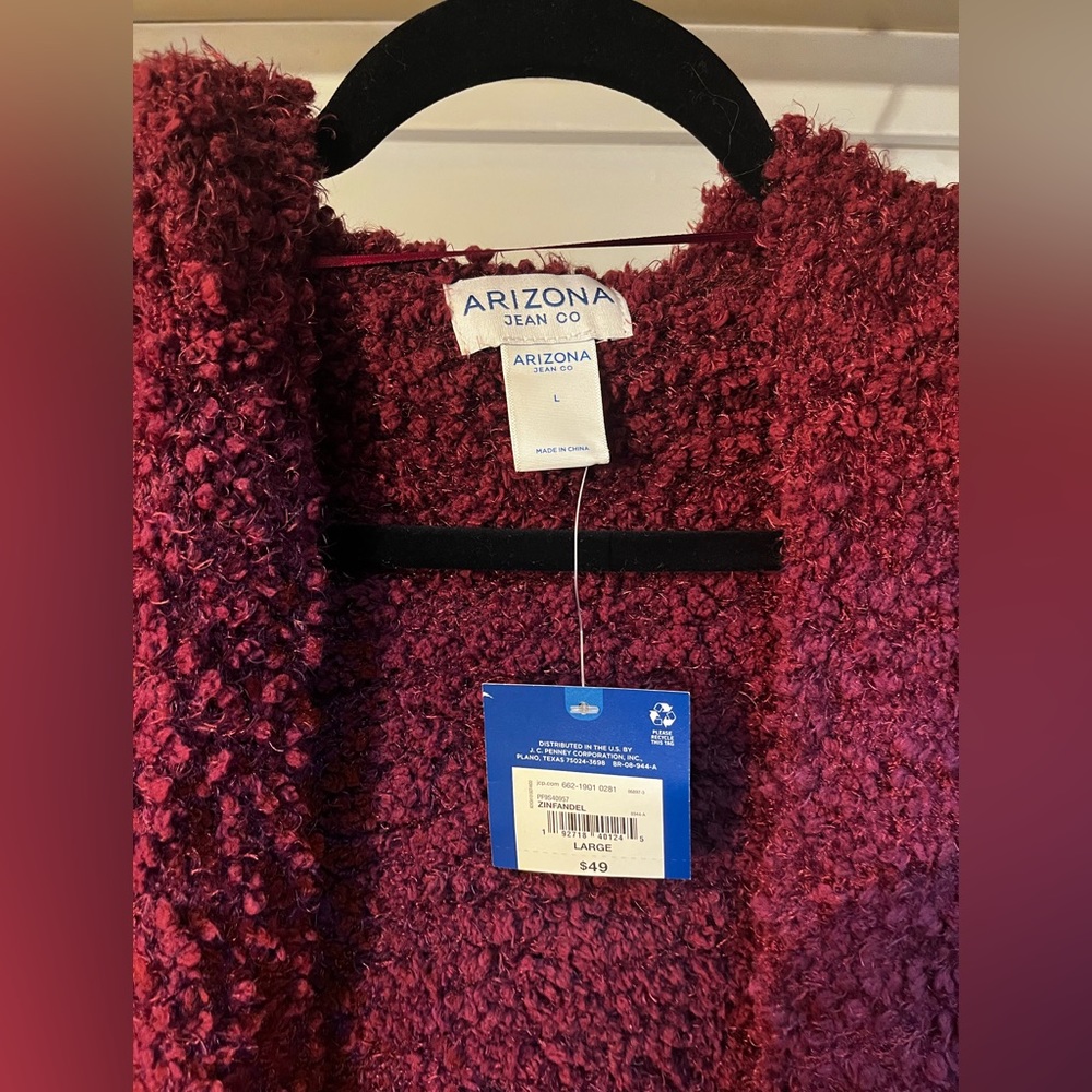 NWT Women’s Arizona Jean‎ Co. L Burgundy Fuzzy Hoodie Sweater with Pockets - Picture 2 of 5